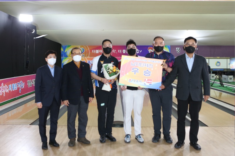 남자단체전 우승팀.JPG