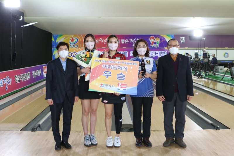 여자단체전 우승팀.JPG